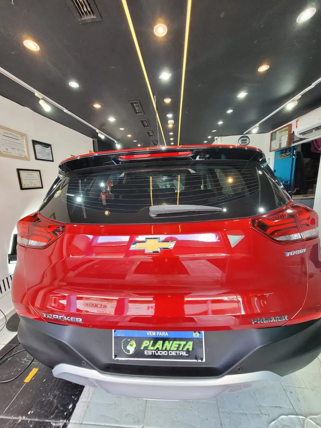 Chevrolet Tracker vermelho com pintura descontaminada